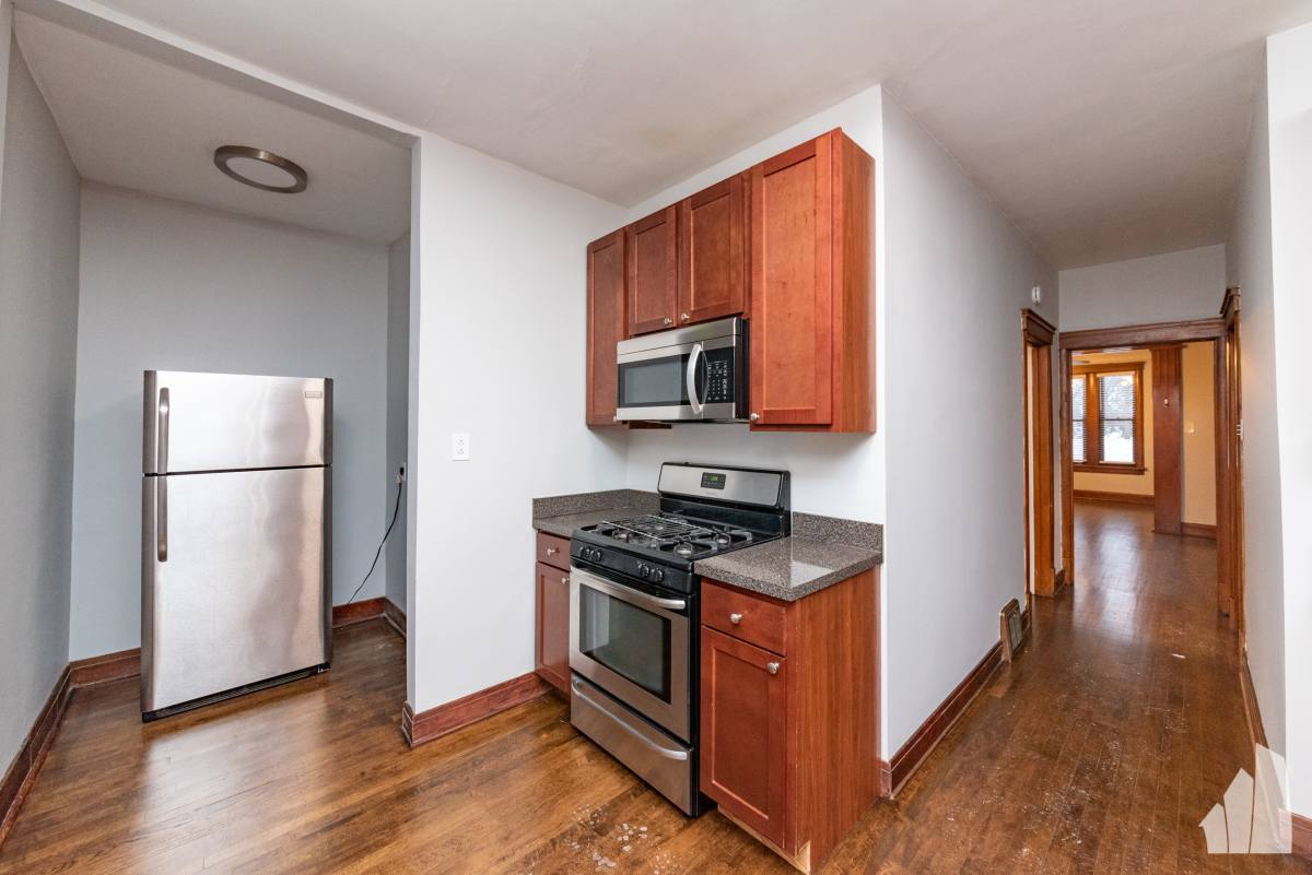 Apartment for rent at 3602 W Grace St #1, Chicago, IL 60618