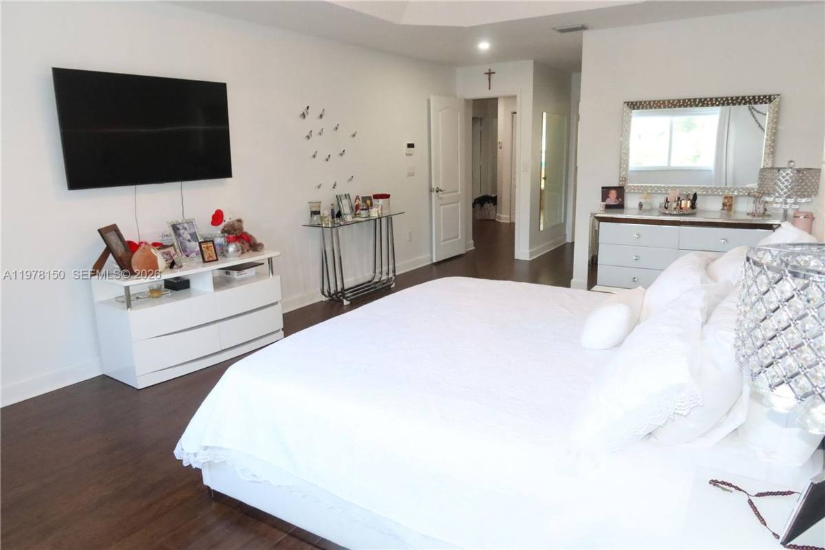 Townhouse for rent at 10923 NW 70th St, Miami, FL 33178