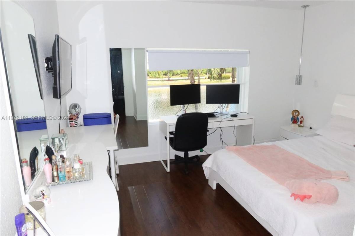 Townhouse for rent at 10923 NW 70th St, Miami, FL 33178
