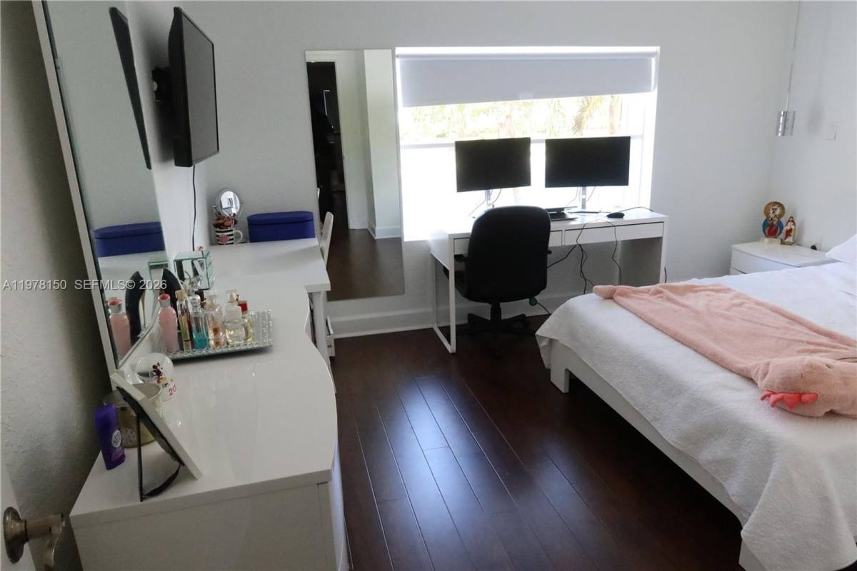 Townhouse for rent at 10923 NW 70th St, Miami, FL 33178