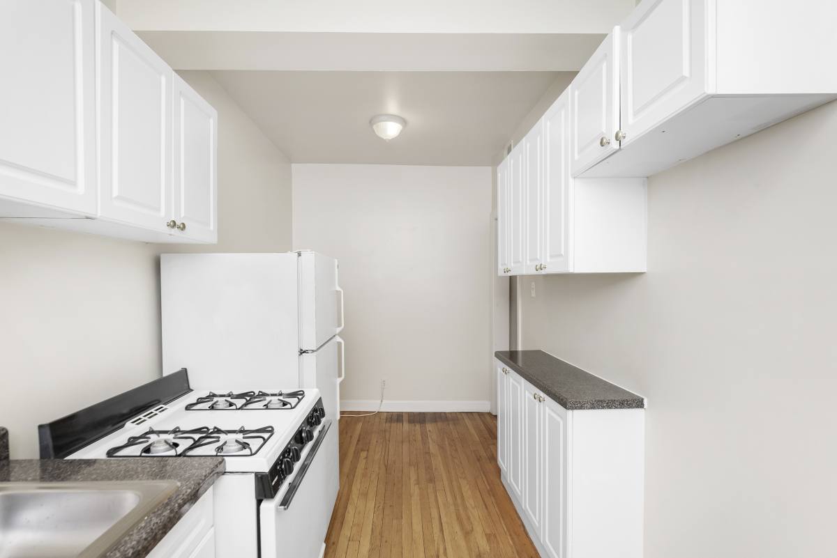 Apartment for rent at 556 W Aldine Ave #2W, Chicago, IL 60657