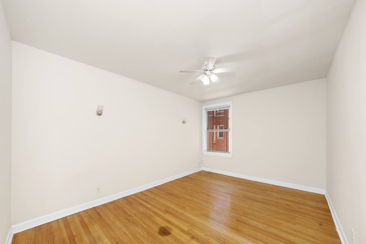 Apartment for rent at 556 W Aldine Ave #2W, Chicago, IL 60657