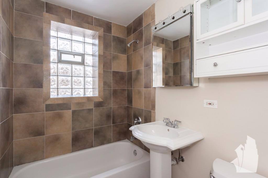 Apartment for rent at 3252 N Clifton Ave #1W, Chicago, IL 60657