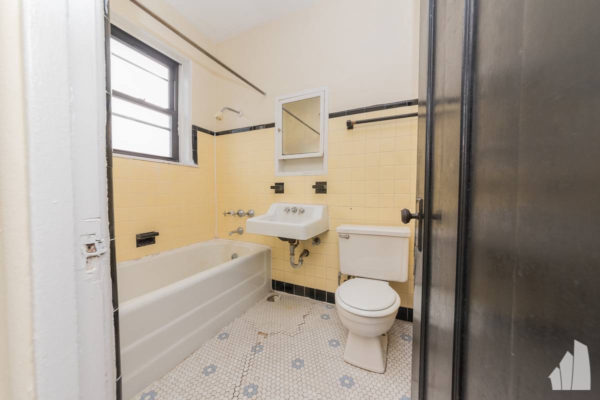 Apartment for rent at 4411 N Wolcott Ave #1A, Chicago, IL 60640