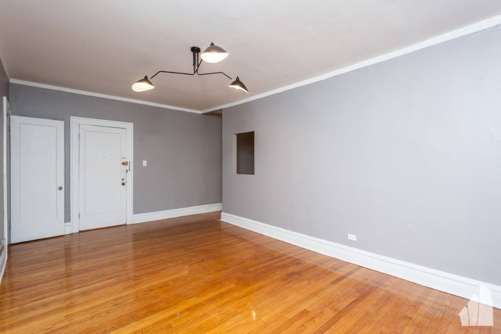 Apartment for rent at 439 W Melrose St #1B, Chicago, IL 60657