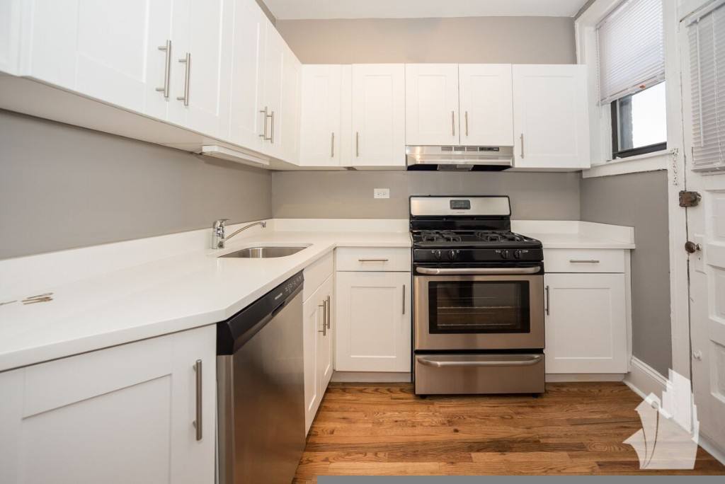 Apartment for rent at 630 W Stratford Place #2W, Chicago, IL 60657