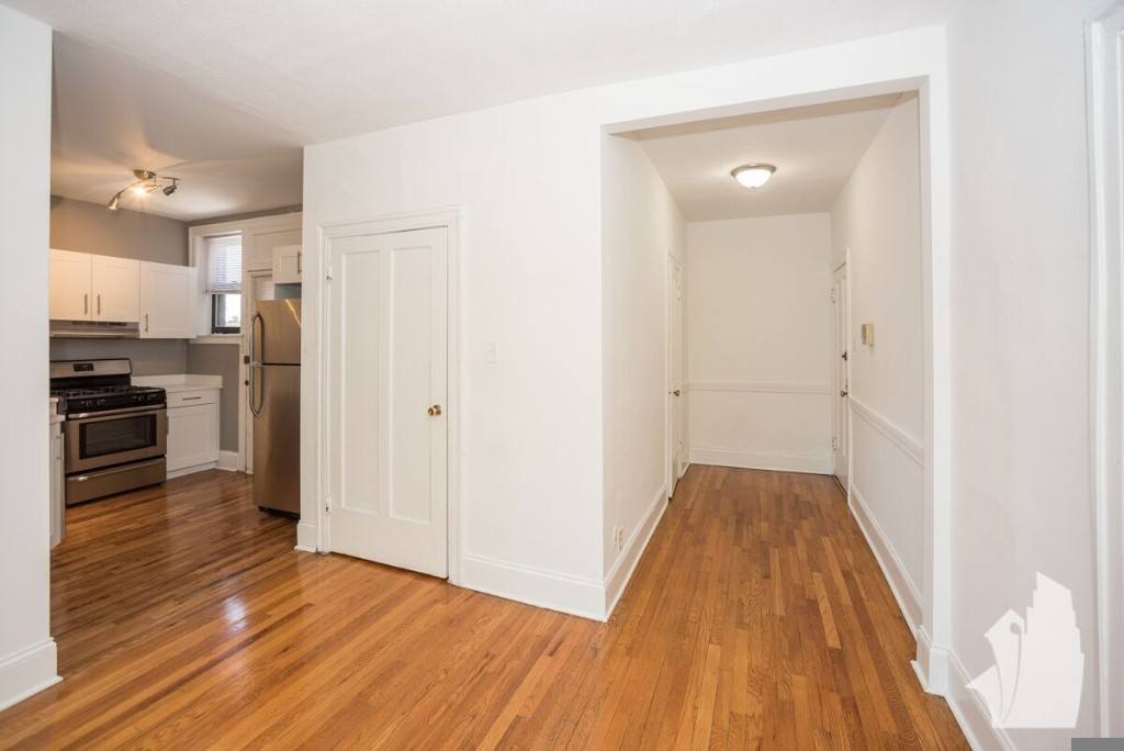 Apartment for rent at 626 W Stratford Place #3N, Chicago, IL 60657