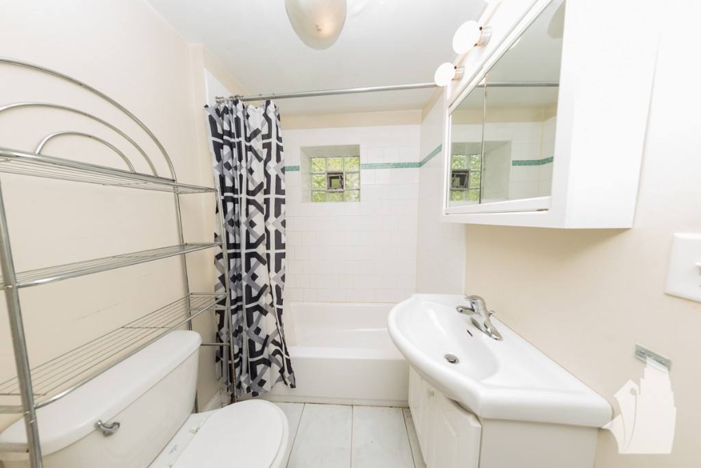 Apartment for rent at 2258 N Southport Ave #2, Chicago, IL 60614