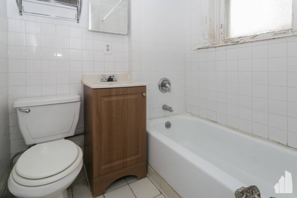 Apartment for rent at 5055 N Damen #1E, Chicago, IL 60640