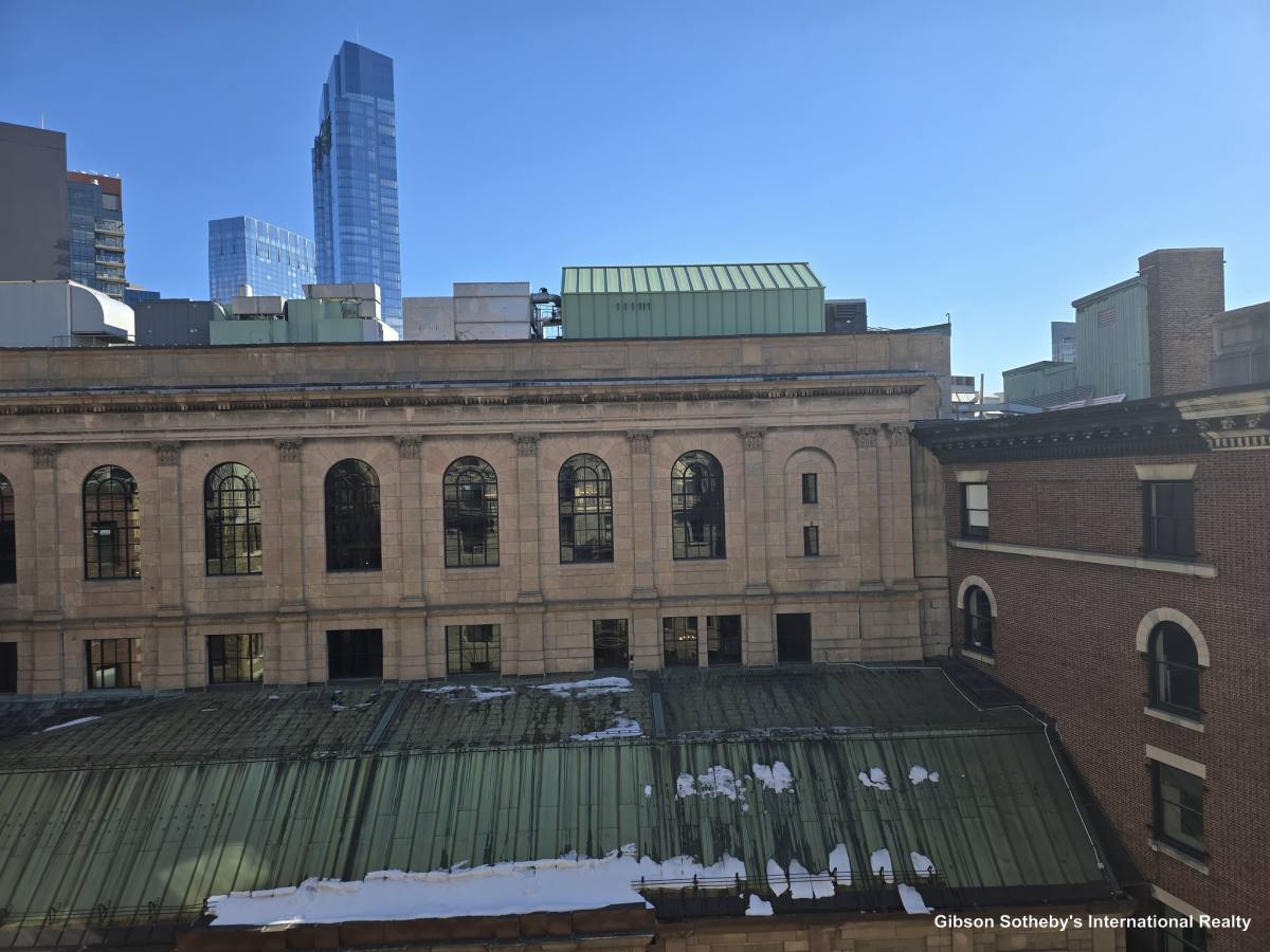 Apartment for rent at 21 Beacon St #9C, Boston, MA 02108