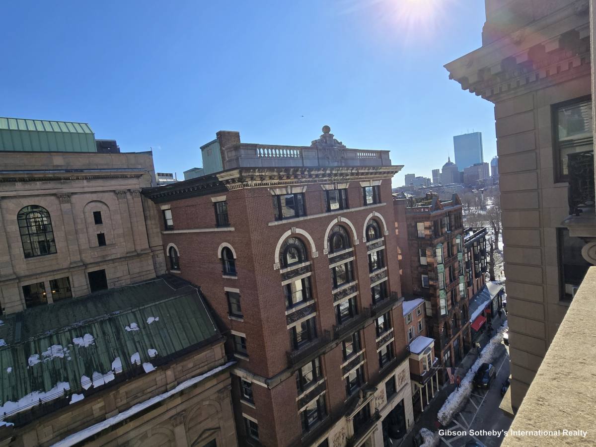 Apartment for rent at 21 Beacon St #9C, Boston, MA 02108