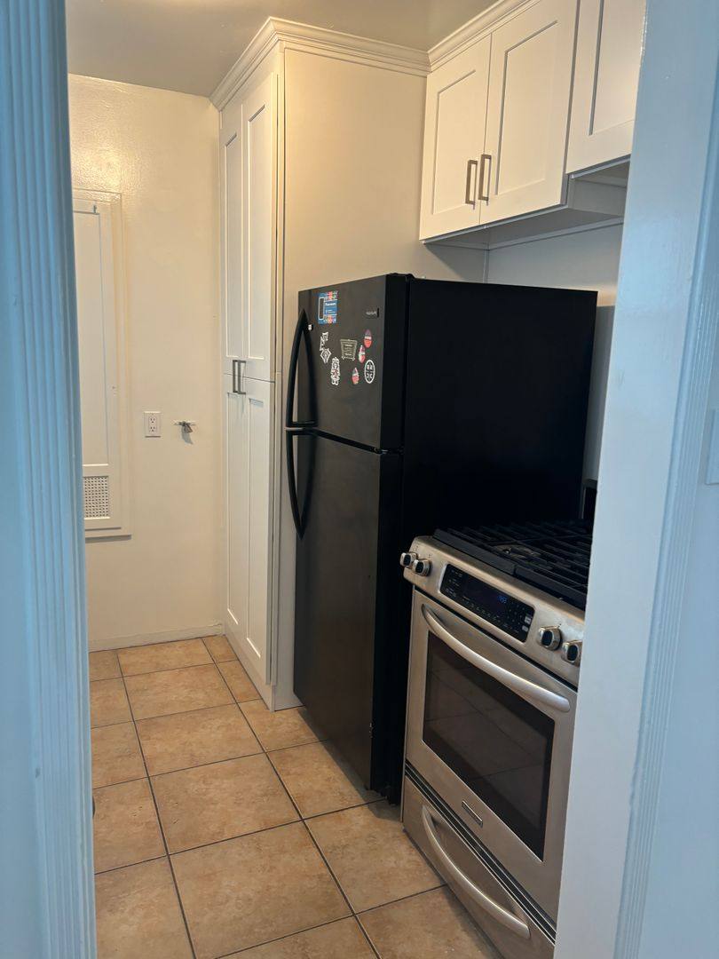 Apartment for rent at 1151-1153 Western Ave, Glendale, CA 91201