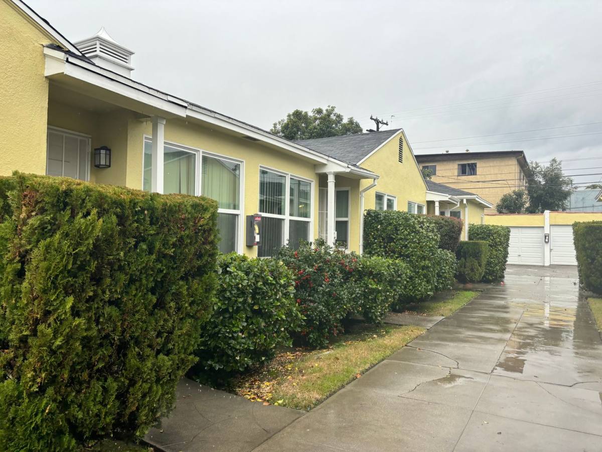 Apartment for rent at 1151-1153 Western Ave, Glendale, CA 91201