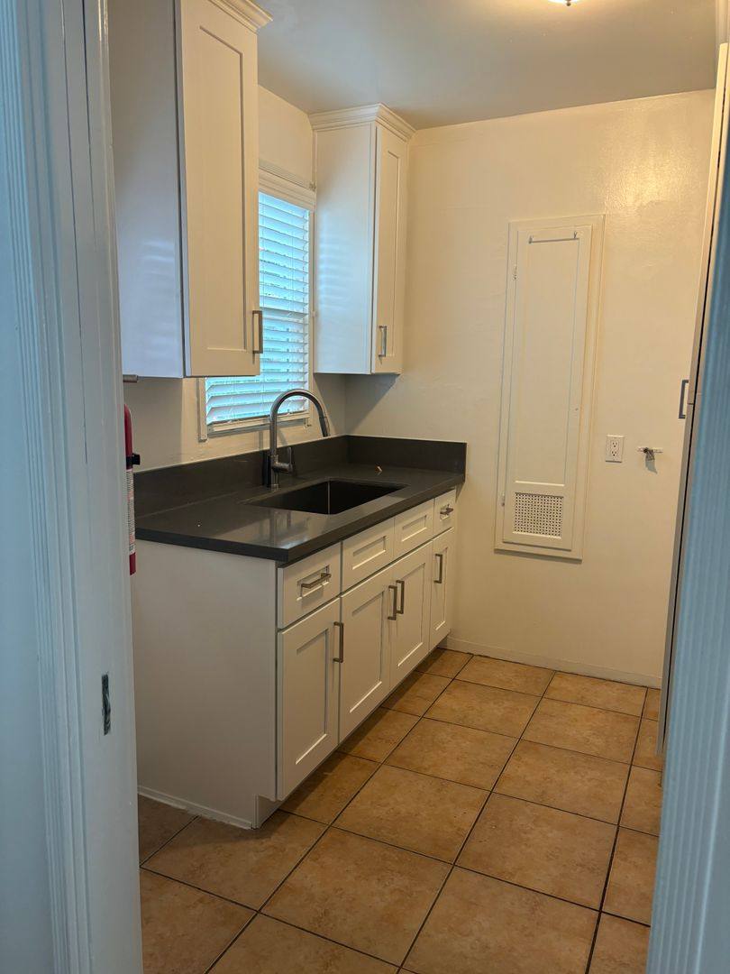 Apartment for rent at 1151-1153 Western Ave, Glendale, CA 91201