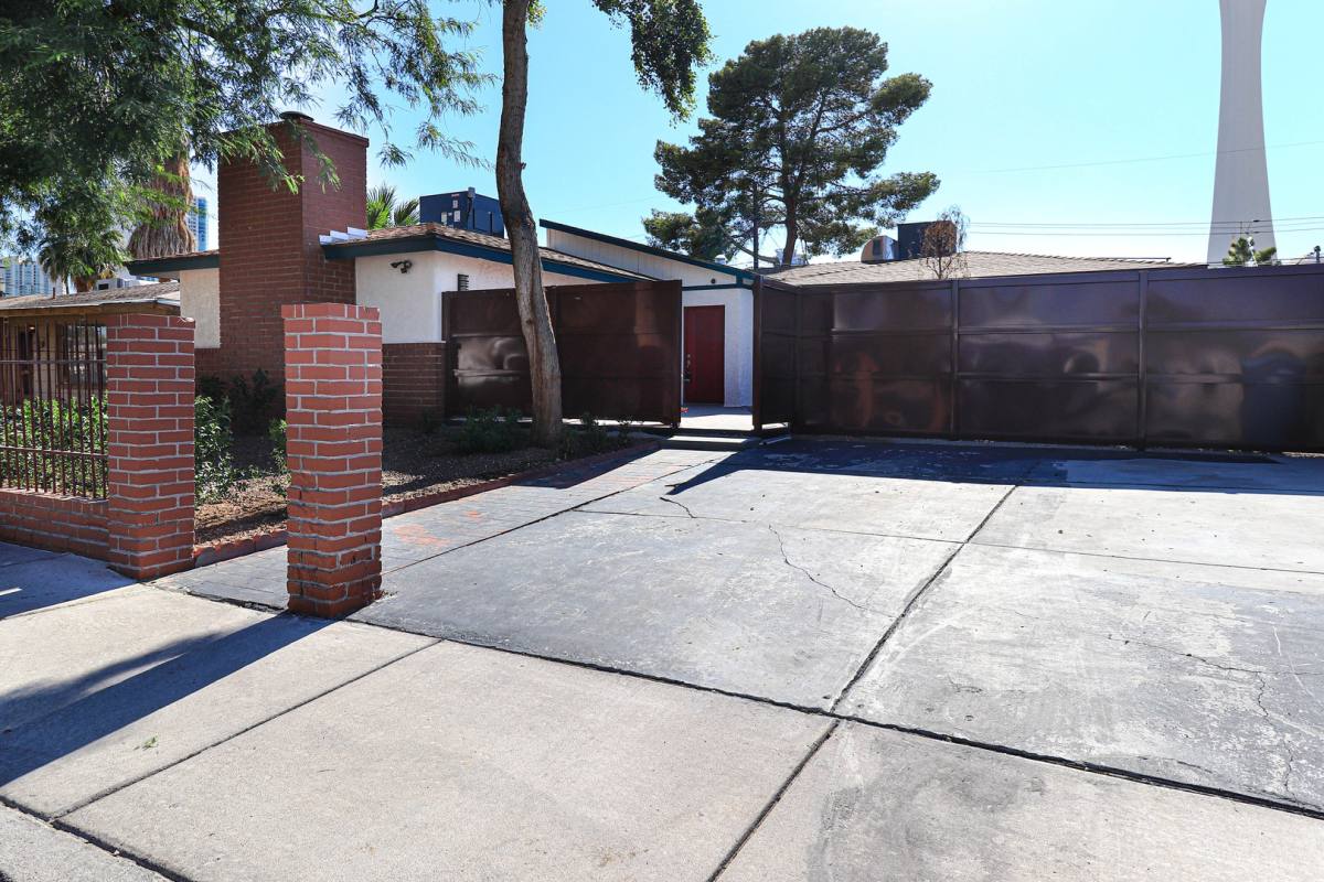House for rent at 2100 Santa Ynez Dr, Las Vegas, NV 89104