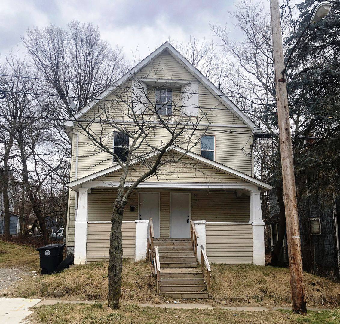 Apartment for rent at 1127 Victory St, Akron, OH 44301