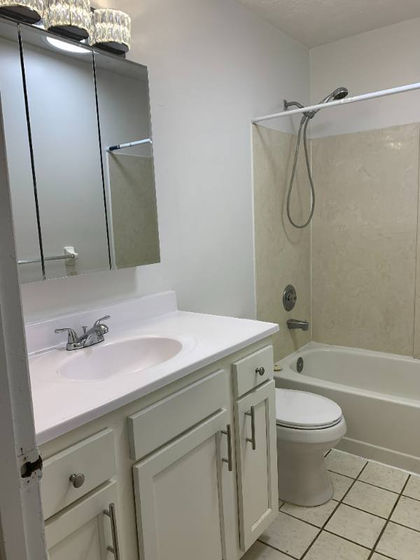 Townhouse for rent at 720 Ohio Pike #H, Cincinnati, OH 45245