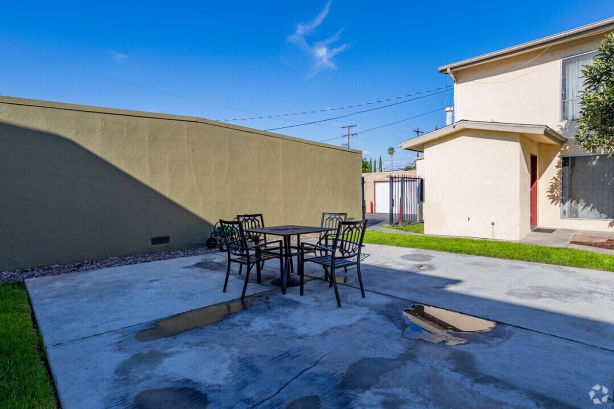 Apartment for rent at 1237 & 1243 N Dresden Place, Anaheim, CA 92801