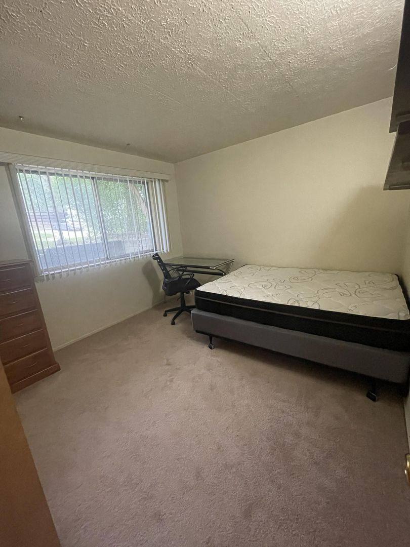 Apartment for rent at 526 Linden St, Ann Arbor, MI 48104