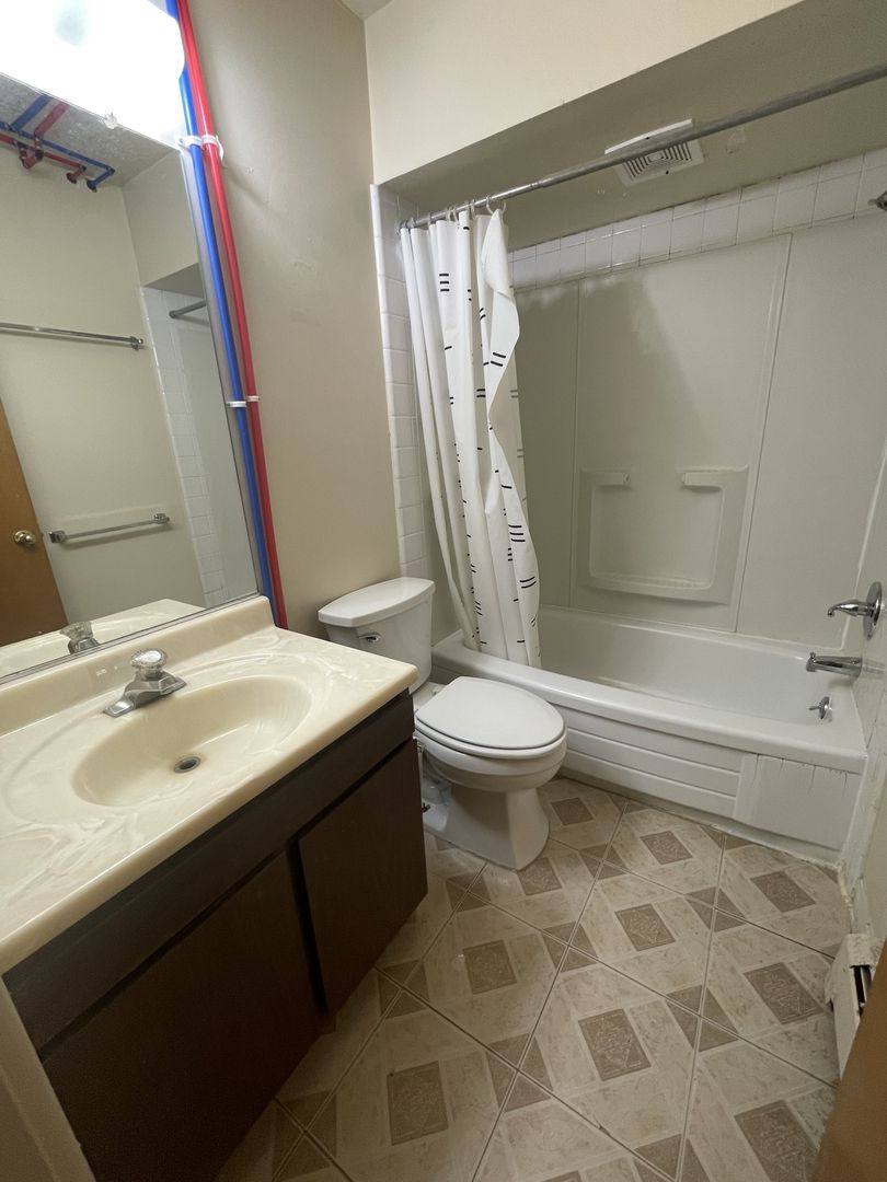 Apartment for rent at 526 Linden St, Ann Arbor, MI 48104