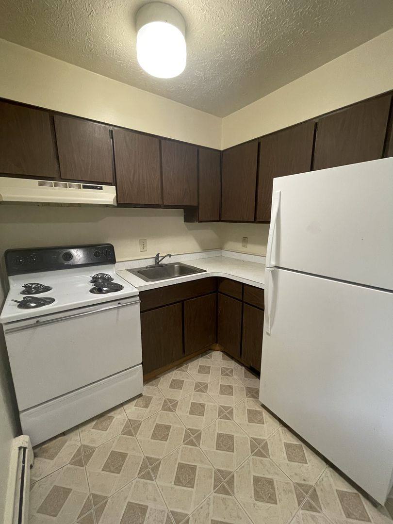 Apartment for rent at 526 Linden St, Ann Arbor, MI 48104