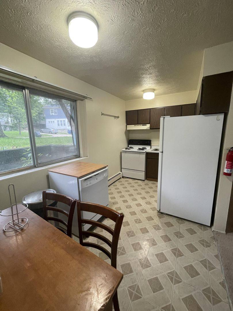 Apartment for rent at 526 Linden St, Ann Arbor, MI 48104