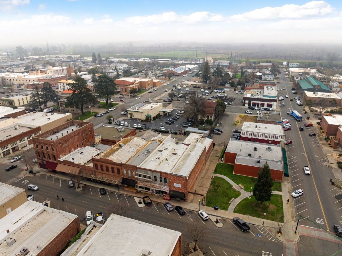 Apartment for rent at 313 D St, Marysville, CA 95901