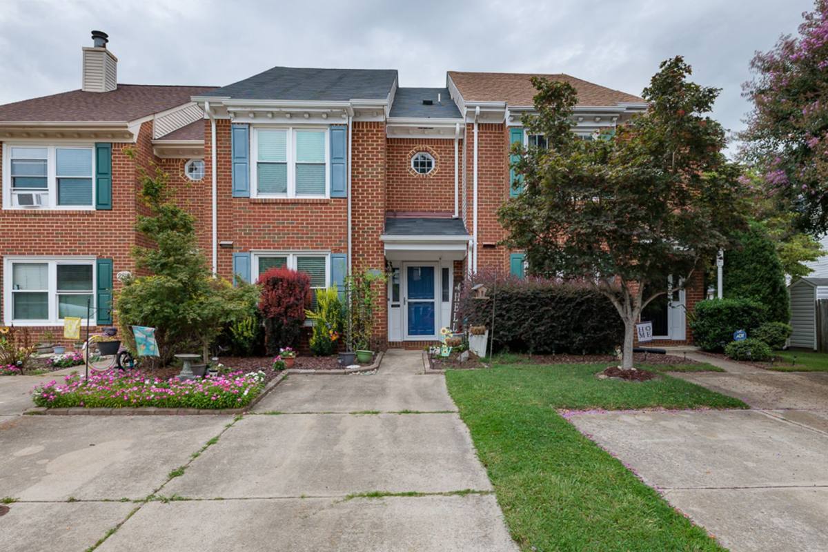 Townhouse for rent at 2820 Cardiff Lane, Chesapeake, VA 23321