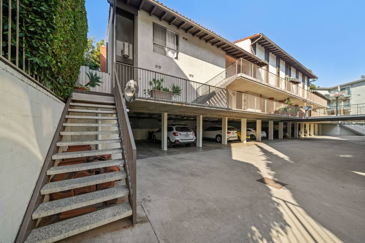 Condo for rent at 5951 Canterbury Dr, Culver City, CA 90230
