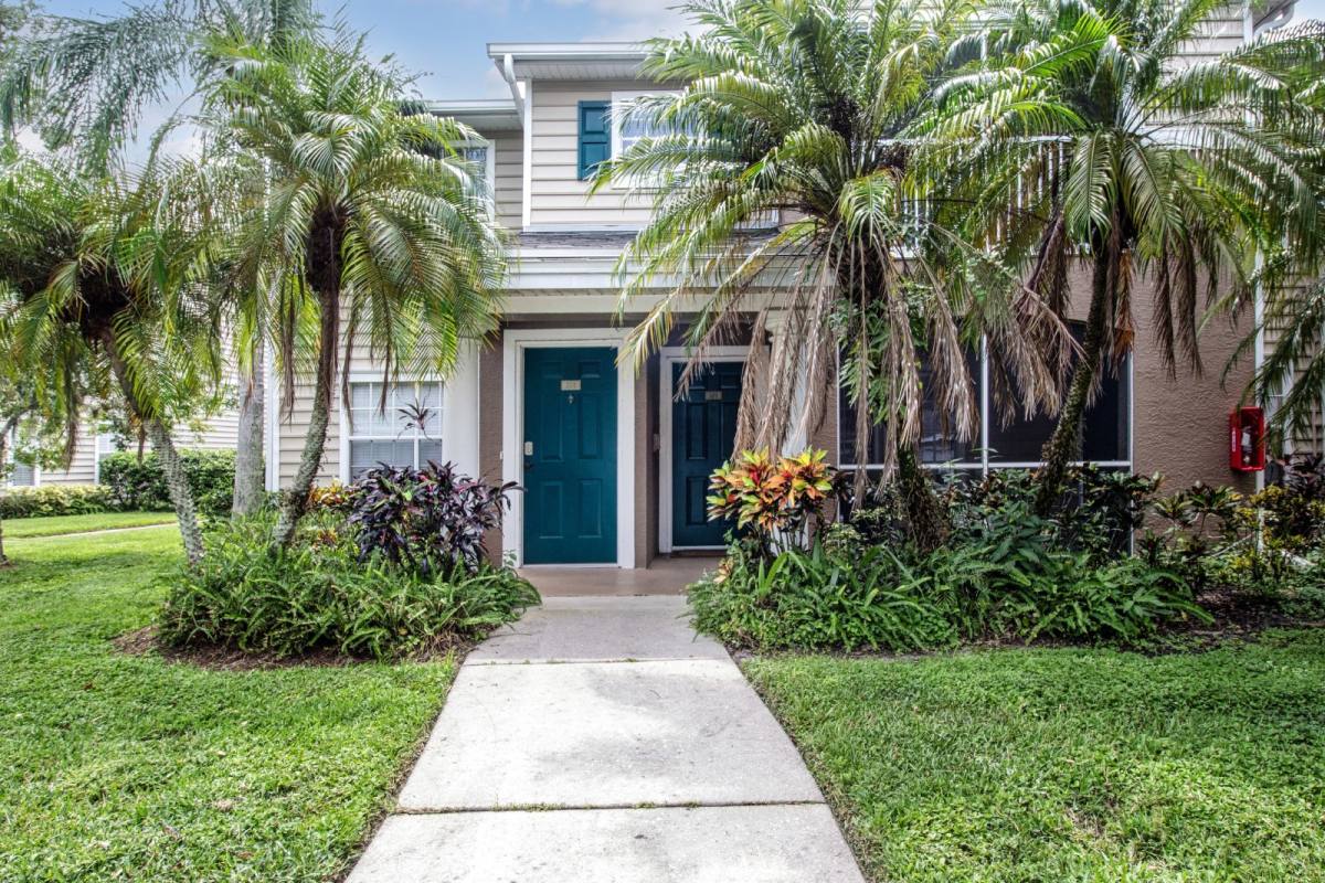 Condo for rent at 8905 Manor Loop #201, Bradenton, FL 34202