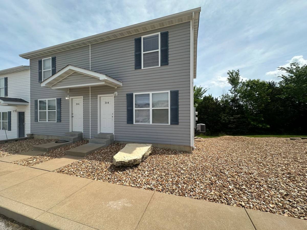 Apartment for rent at 407B Prairie Hill Court, Union, MO 63084