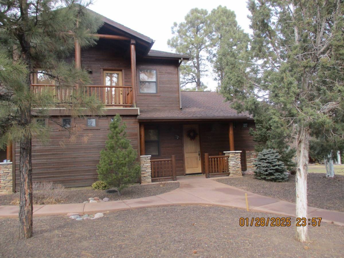 Townhouse for rent at 950 S Spirea Lane, Show Low, AZ 85901