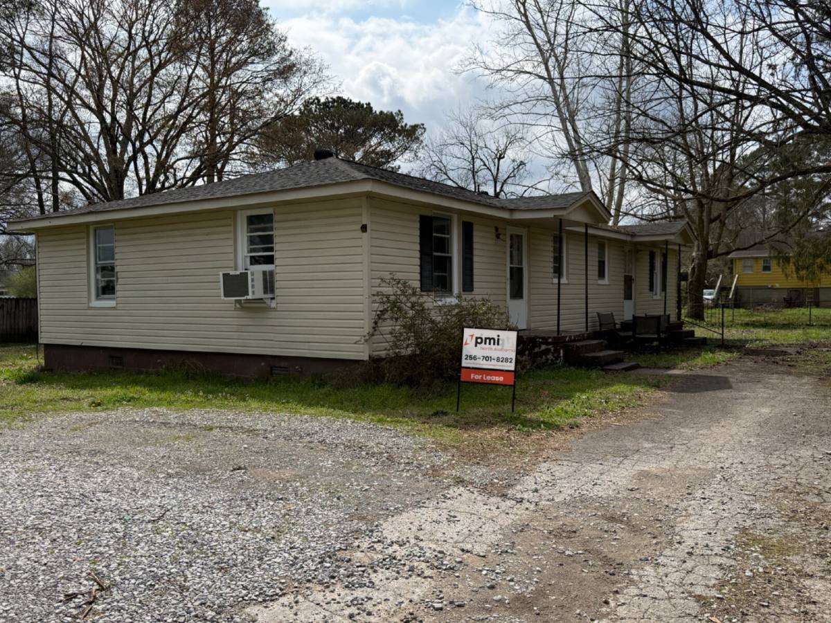 Townhouse for rent at 118 Brockway Ave, Owens Cross Roads, AL 35763