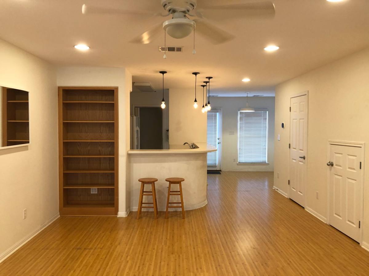 Townhouse for rent at 6900 E Riverside Dr, Austin, TX 78741