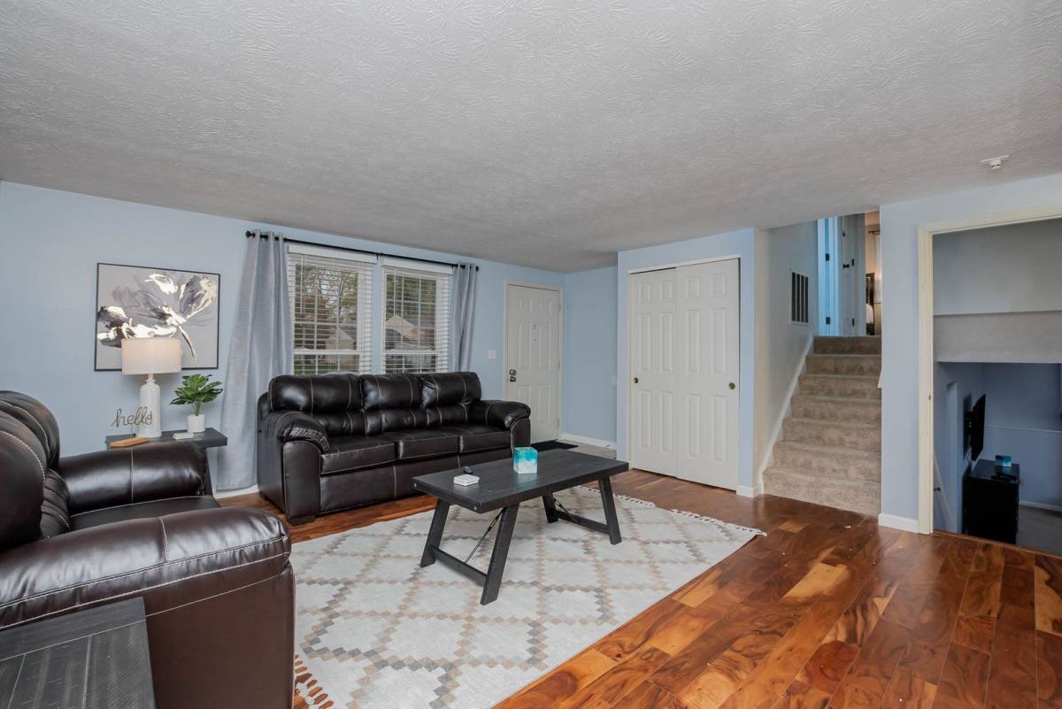 House for rent at 1387 Firethorne Dr, Mason, OH 45040