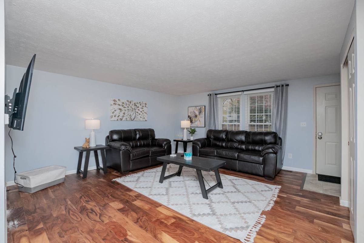 House for rent at 1387 Firethorne Dr, Mason, OH 45040