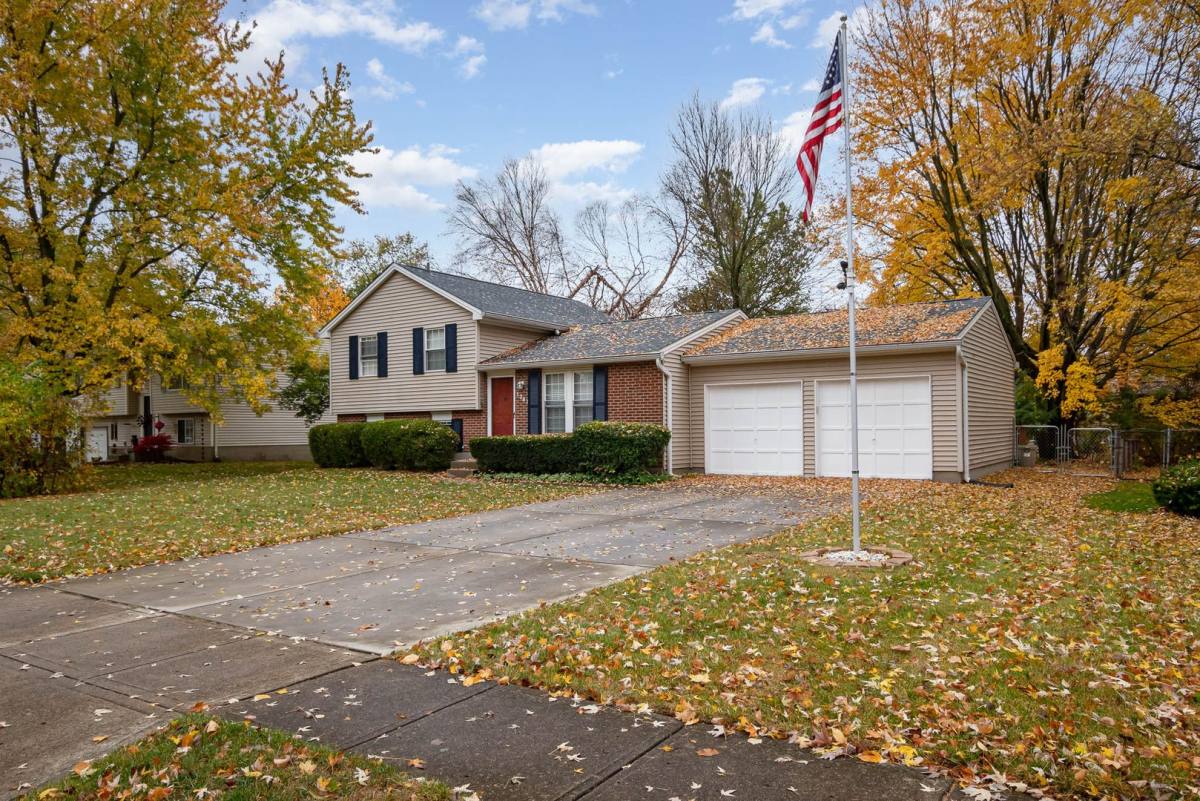 House for rent at 1387 Firethorne Dr, Mason, OH 45040