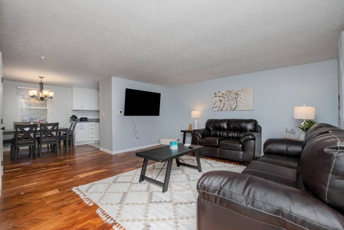 House for rent at 1387 Firethorne Dr, Mason, OH 45040