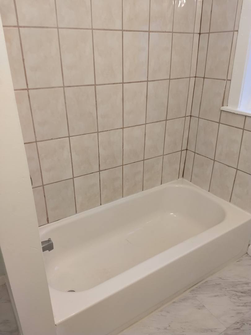Apartment for rent at 2017 E 72nd St, Chicago, IL 60649
