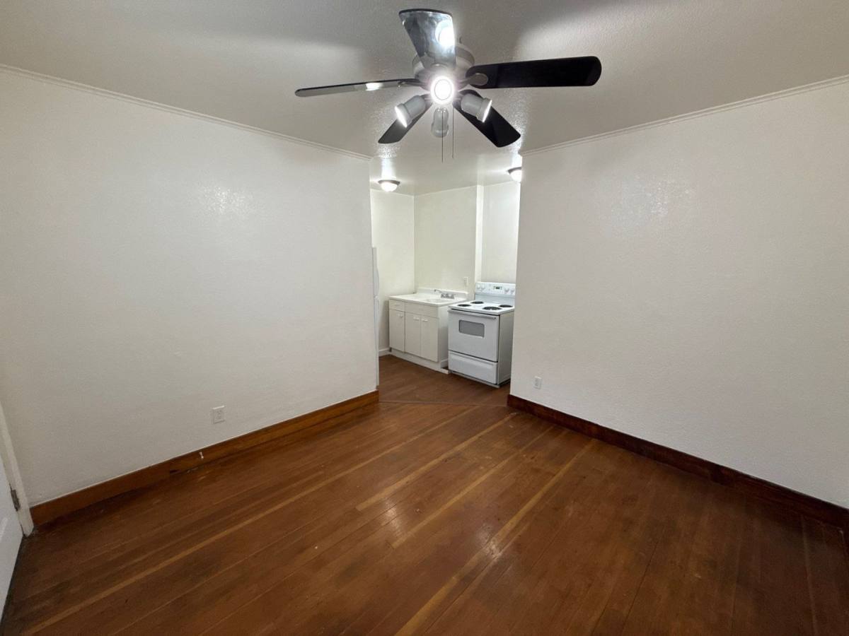 Apartment for rent at 633 Thompson Ave NE, Salem, OR 97301