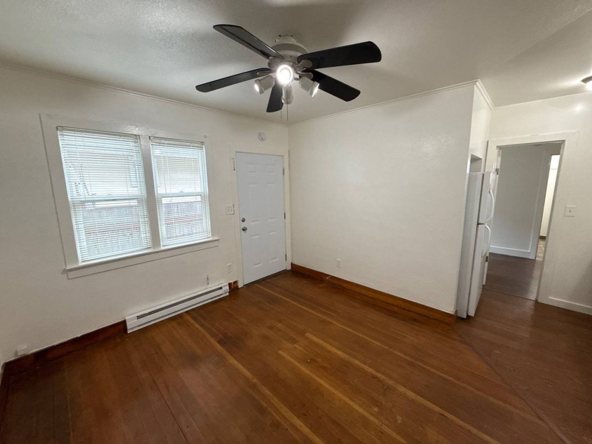 Apartment for rent at 633 Thompson Ave NE, Salem, OR 97301
