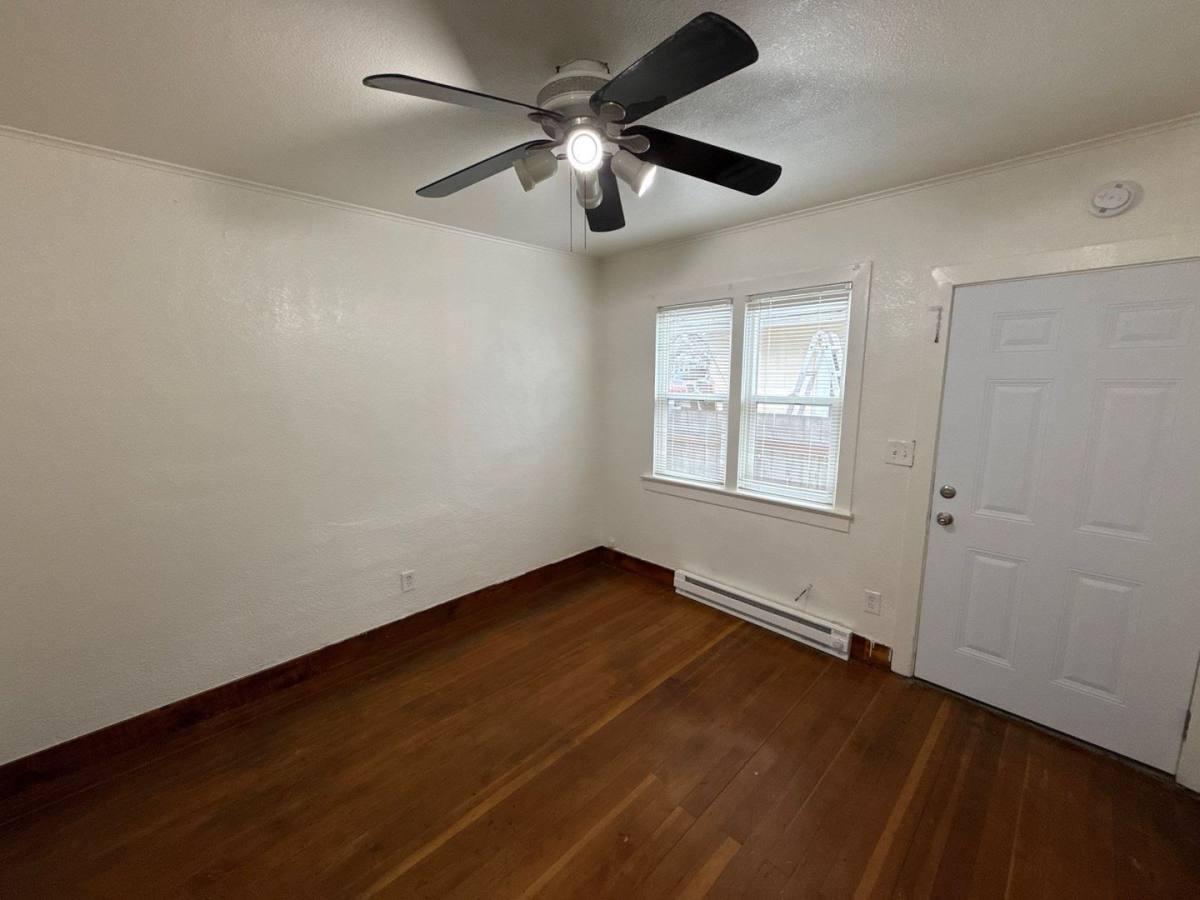 Apartment for rent at 633 Thompson Ave NE, Salem, OR 97301