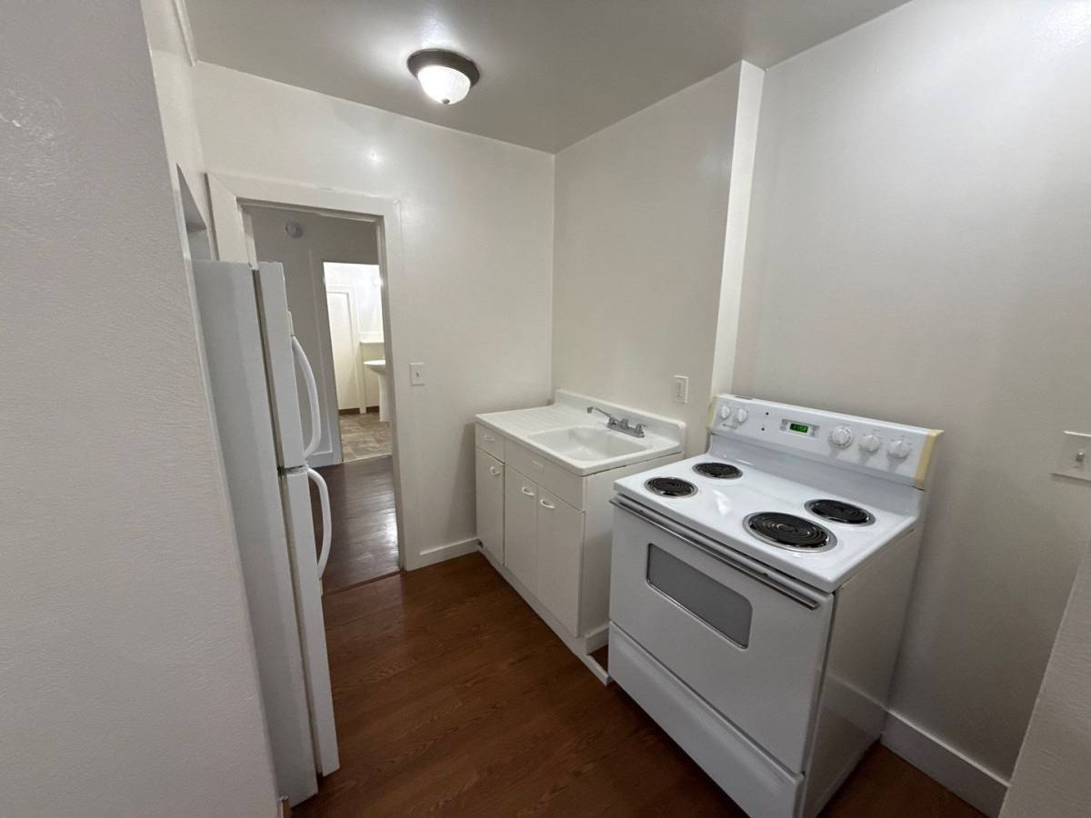 Apartment for rent at 633 Thompson Ave NE, Salem, OR 97301