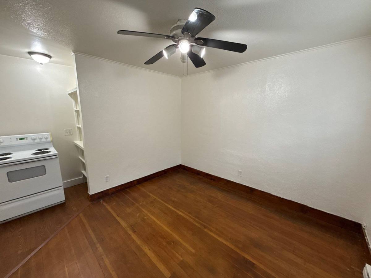 Apartment for rent at 633 Thompson Ave NE, Salem, OR 97301