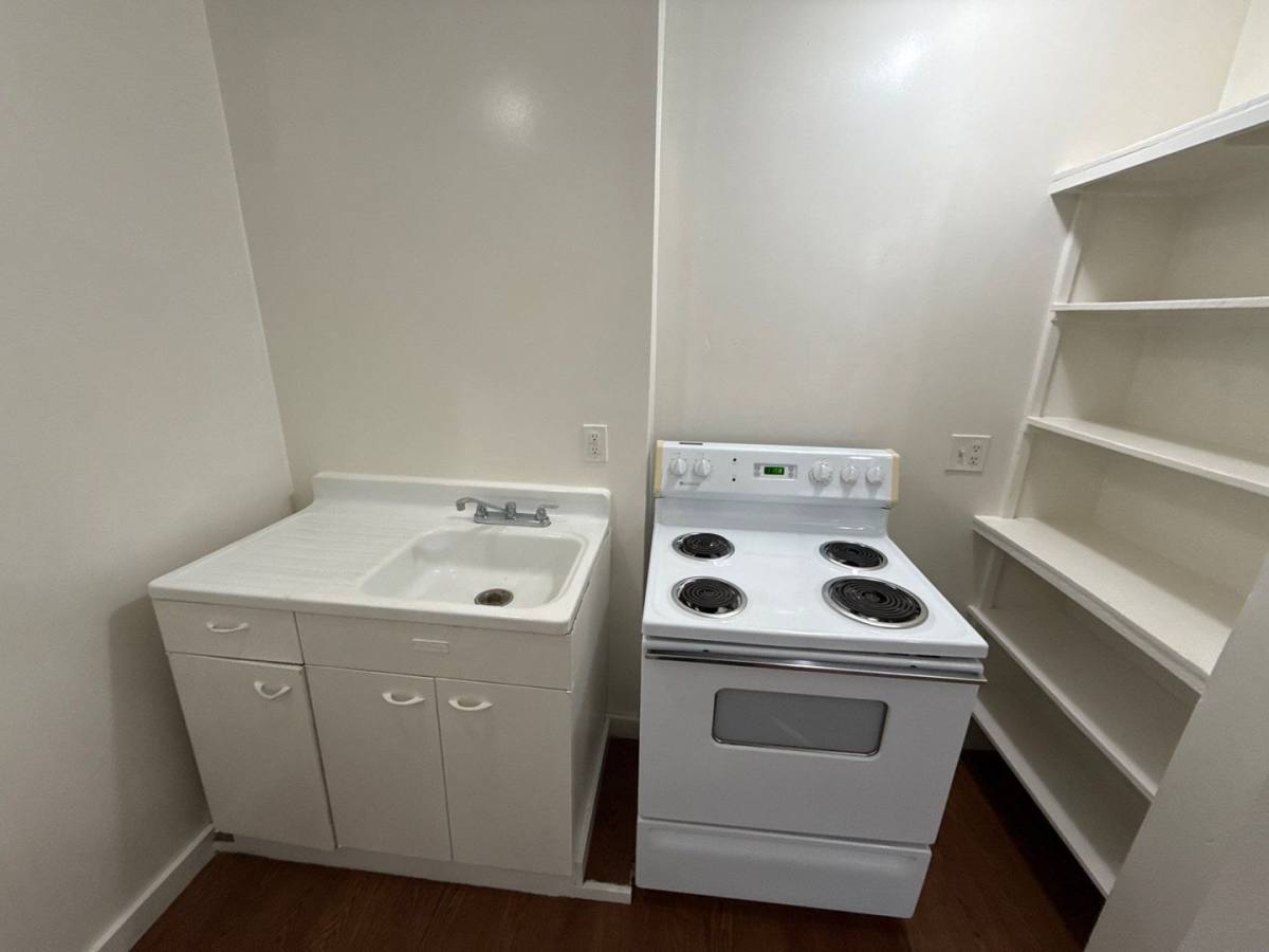 Apartment for rent at 633 Thompson Ave NE, Salem, OR 97301