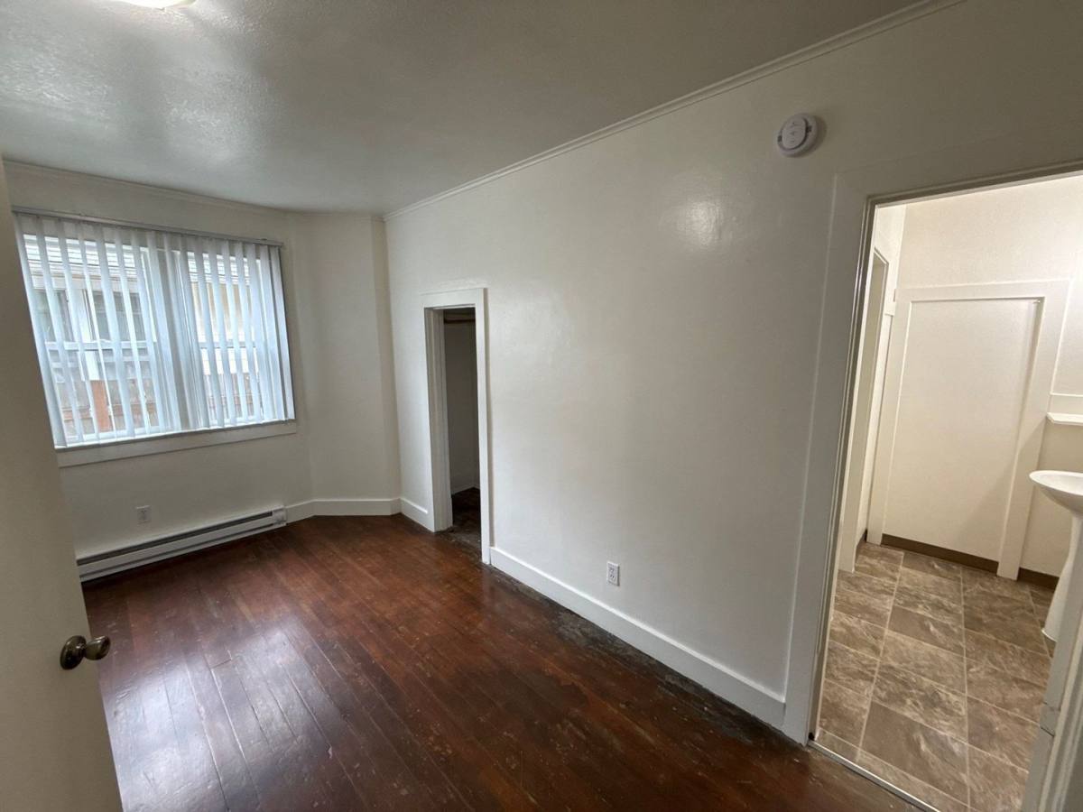 Apartment for rent at 633 Thompson Ave NE, Salem, OR 97301