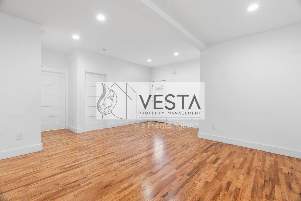 Apartment for rent at 510 Deaverview Rd, Asheville, NC 28806