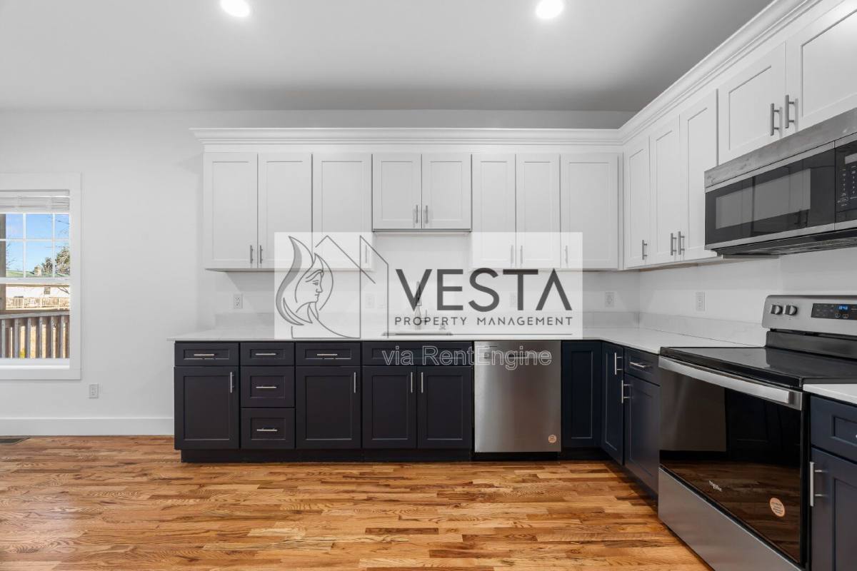 Apartment for rent at 510 Deaverview Rd, Asheville, NC 28806