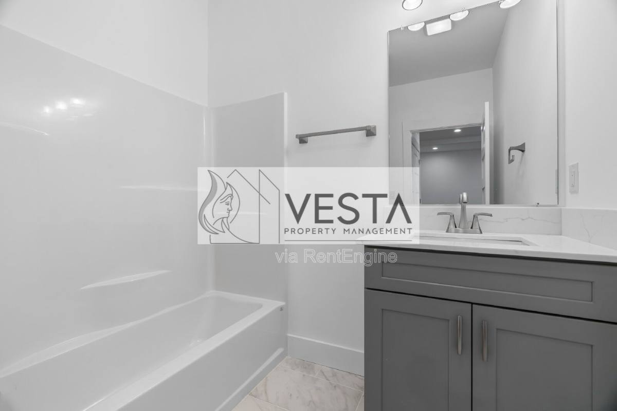 Apartment for rent at 510 Deaverview Rd, Asheville, NC 28806