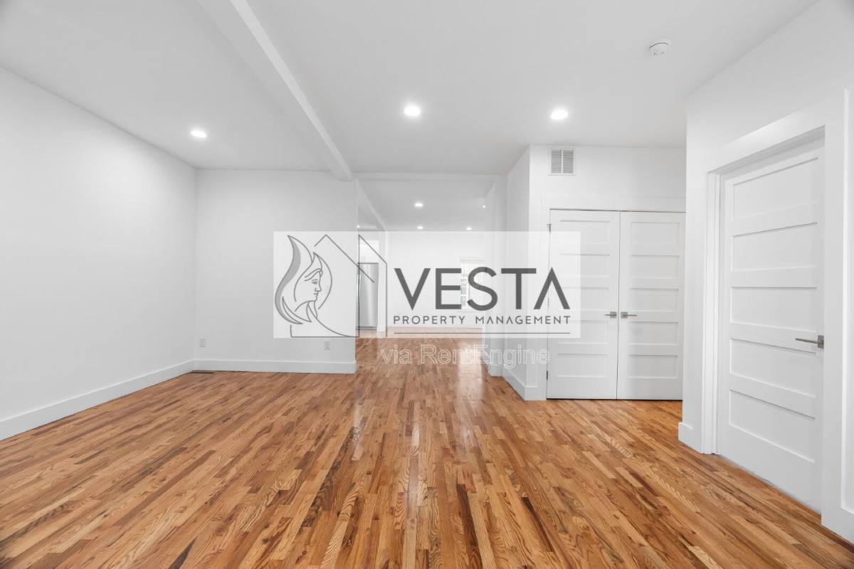 Apartment for rent at 510 Deaverview Rd, Asheville, NC 28806